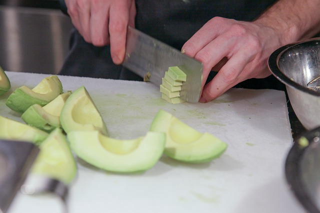 How to Use Different Kinds of Kitchen and Non-Kitchen Knives