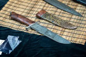 How to Tell If a Damascus Steel Knife Is Real (7 Methods)